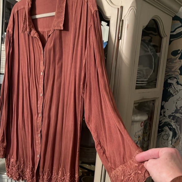 Solitaire women’s Rust Button-Up Blouse Embroidered Hem Top 2X - Picture 2 of 6